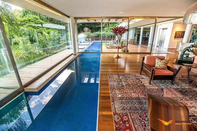 Eclectic-Style Home in Jardim Botânico