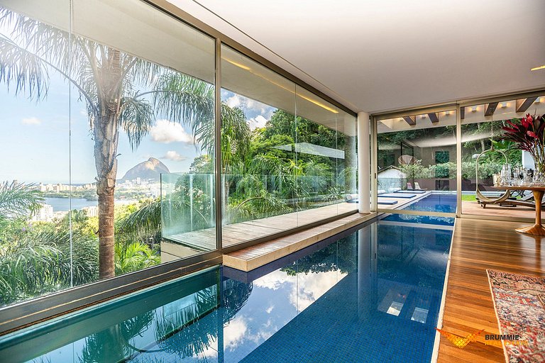 Eclectic-Style Home in Jardim Botânico