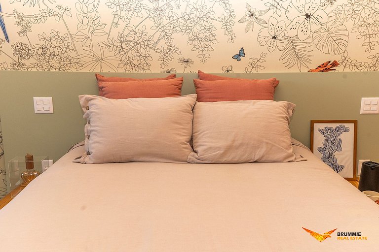 Eclectic-Style Home in Jardim Botânico