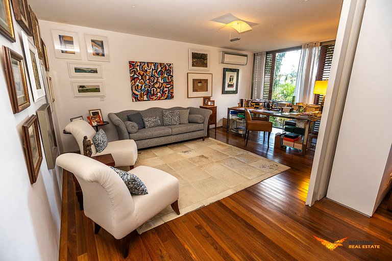 Eclectic-Style Home in Jardim Botânico