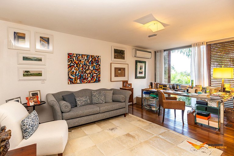 Eclectic-Style Home in Jardim Botânico