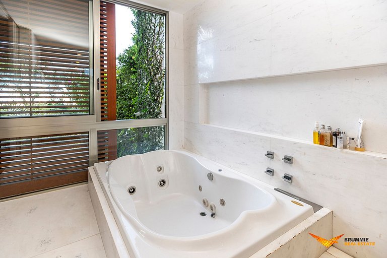 Eclectic-Style Home in Jardim Botânico