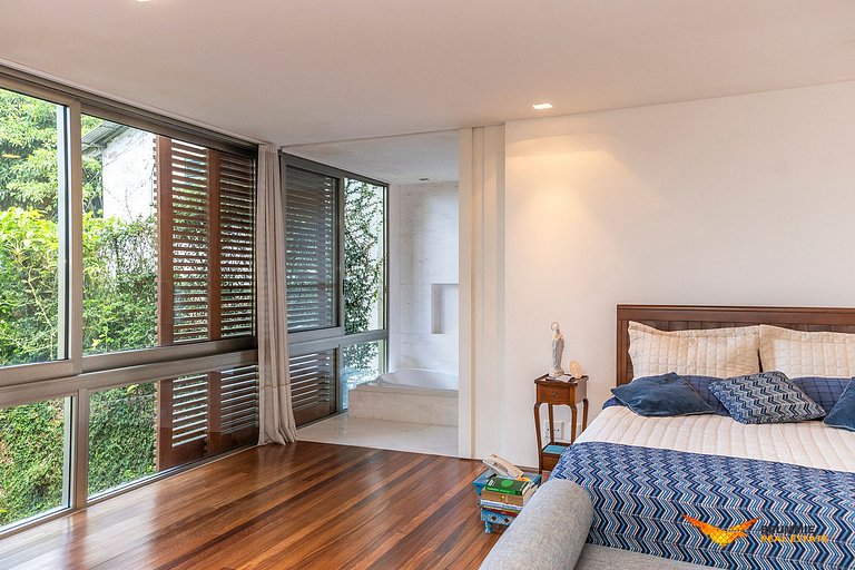 Mansão em Estilo Eclético no Jardim Botânico