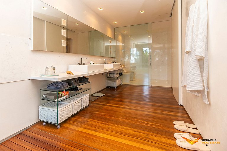 Eclectic-Style Home in Jardim Botânico