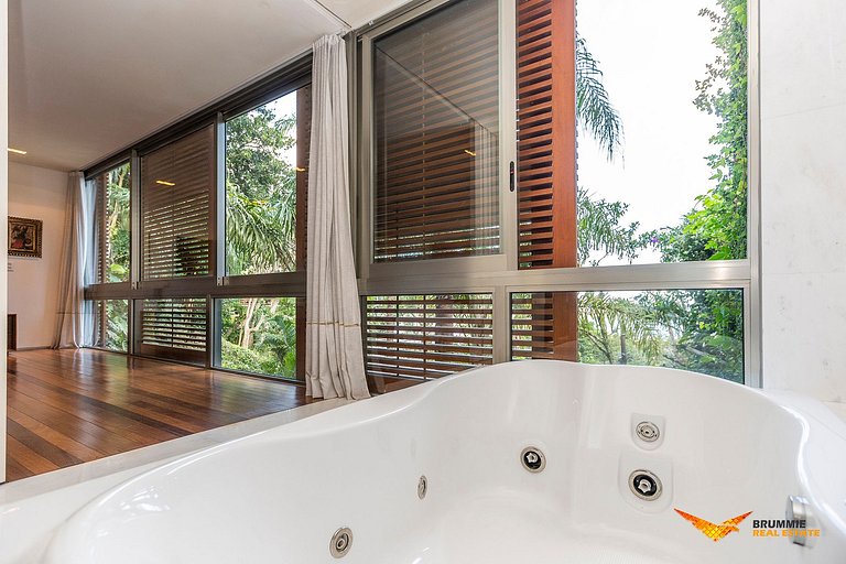 Eclectic-Style Home in Jardim Botânico